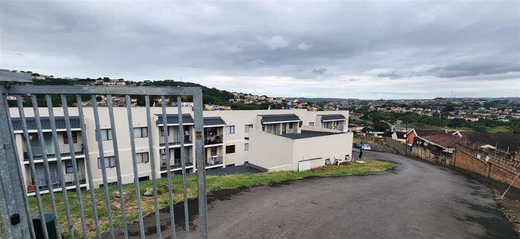 2 Bed Apartment in Newlands East photo number 18