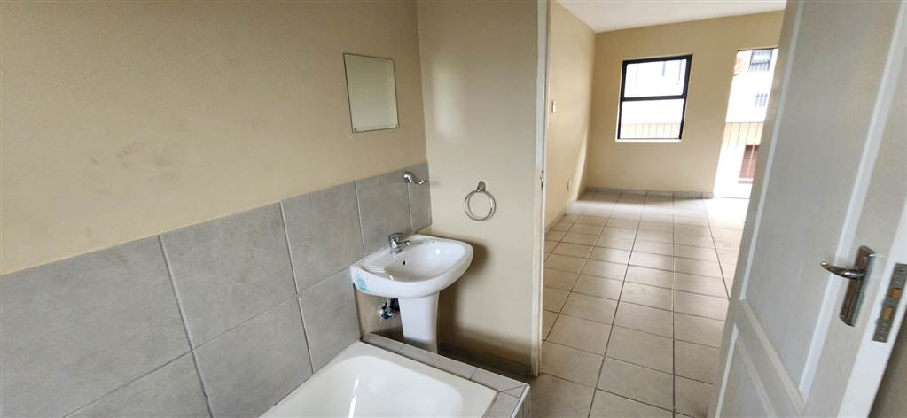 2 Bed Apartment in Newlands East photo number 14