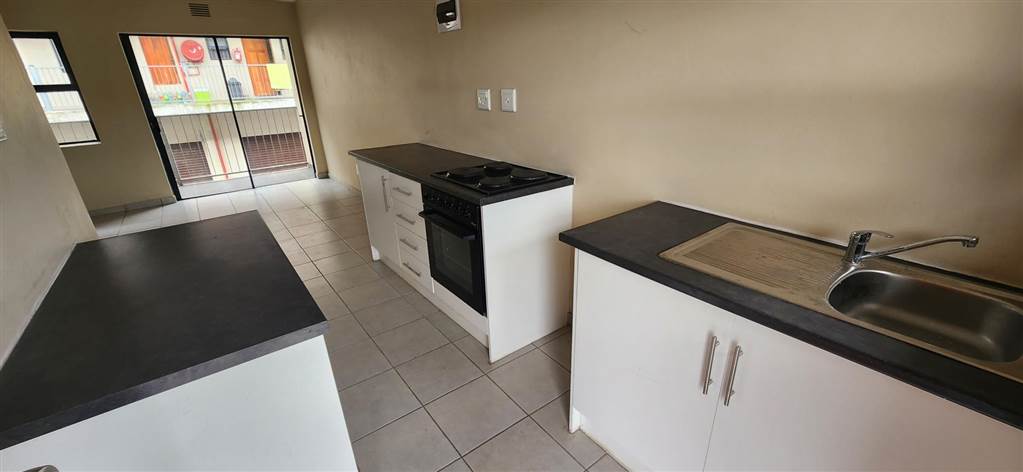 2 Bed Apartment in Newlands East photo number 4