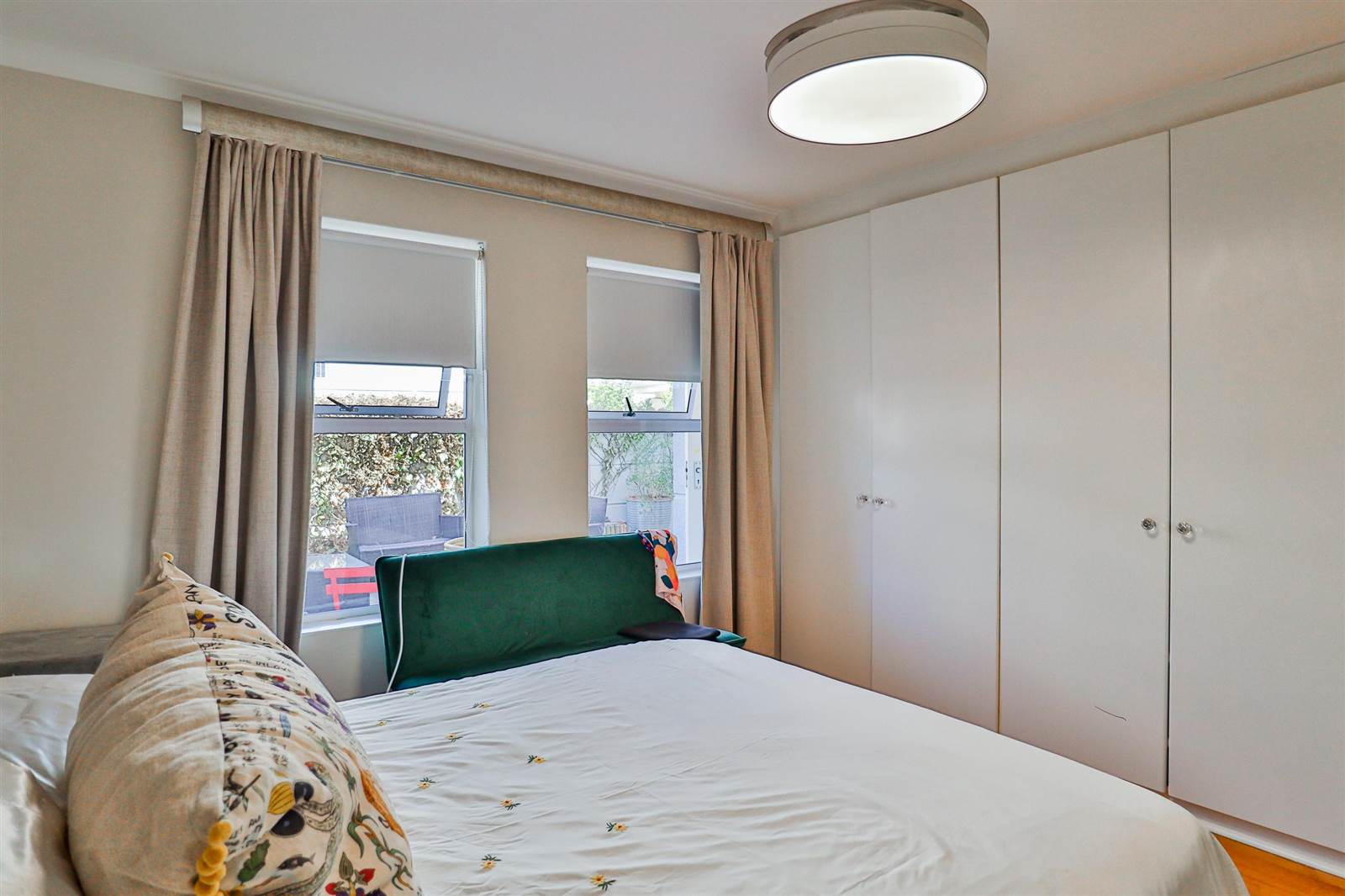 2 Bed Apartment in Oranjezicht photo number 12