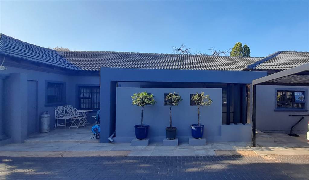 4 Bed House in Tileba photo number 1