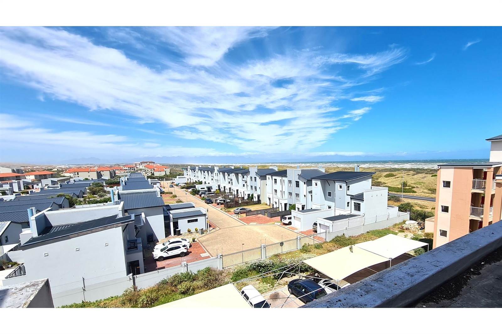 1 Bed Apartment in Muizenberg photo number 1