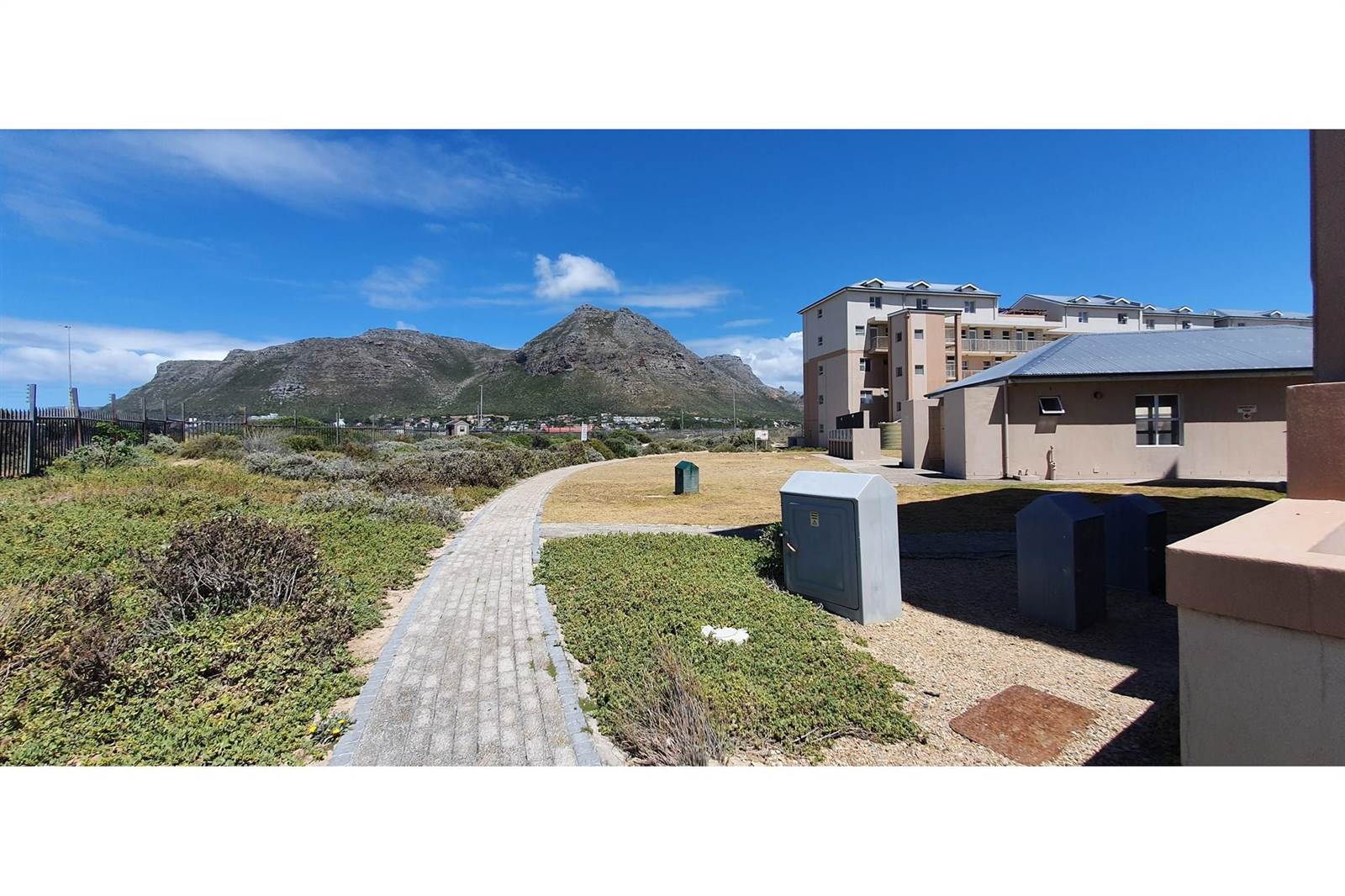 1 Bed Apartment in Muizenberg photo number 18