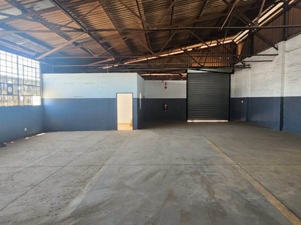 200  m² Industrial space in Isando