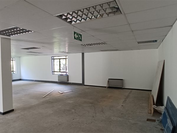 172  m² Commercial space