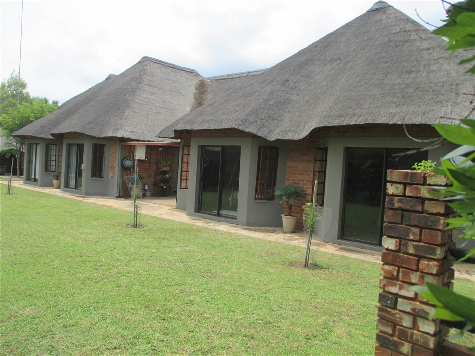 6 Bed House in Leeuwfontein Estate photo number 2