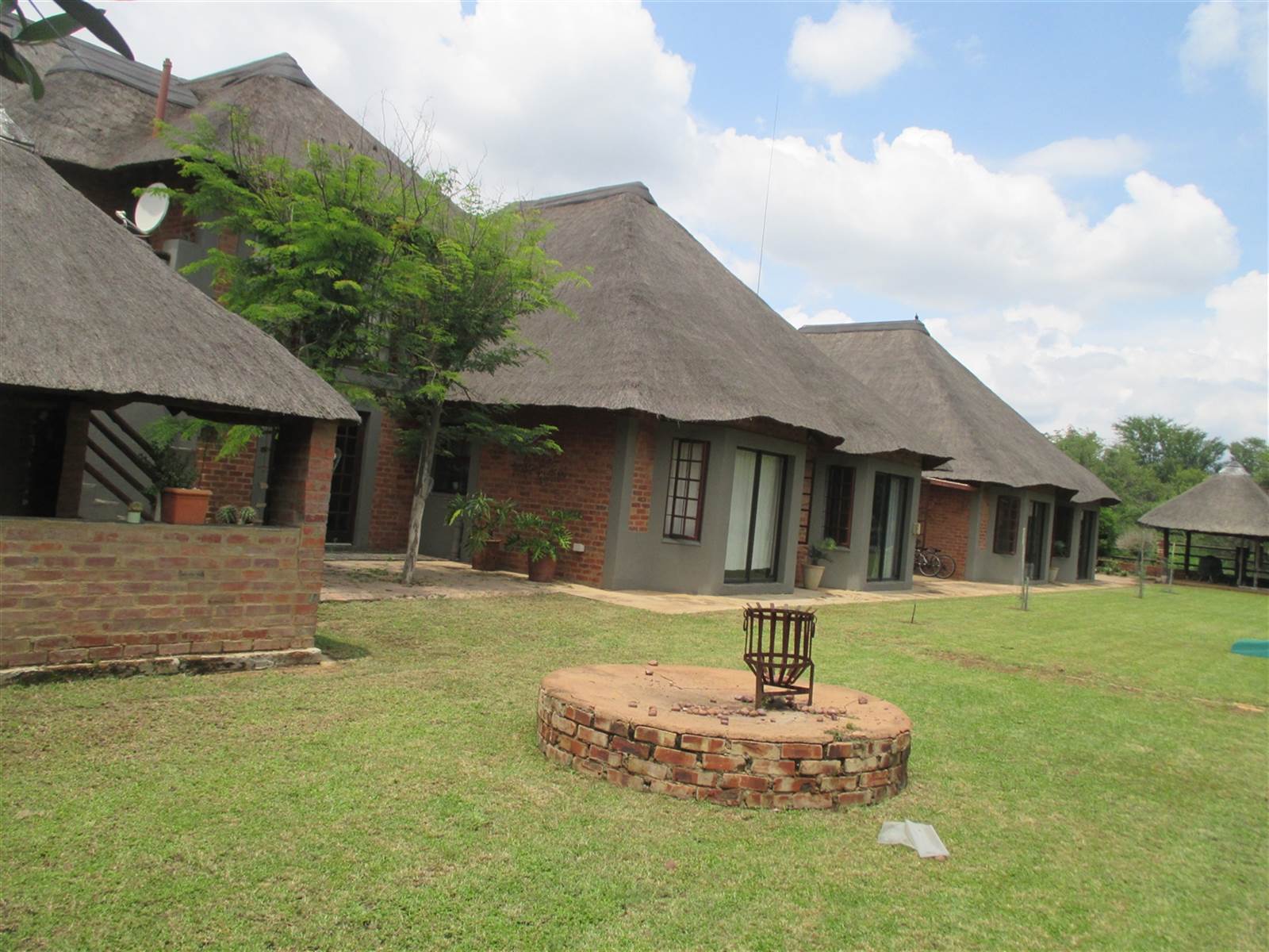 6 Bed House in Leeuwfontein Estate photo number 3