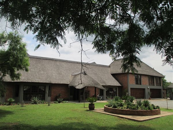 6 Bed House in Leeuwfontein Estate