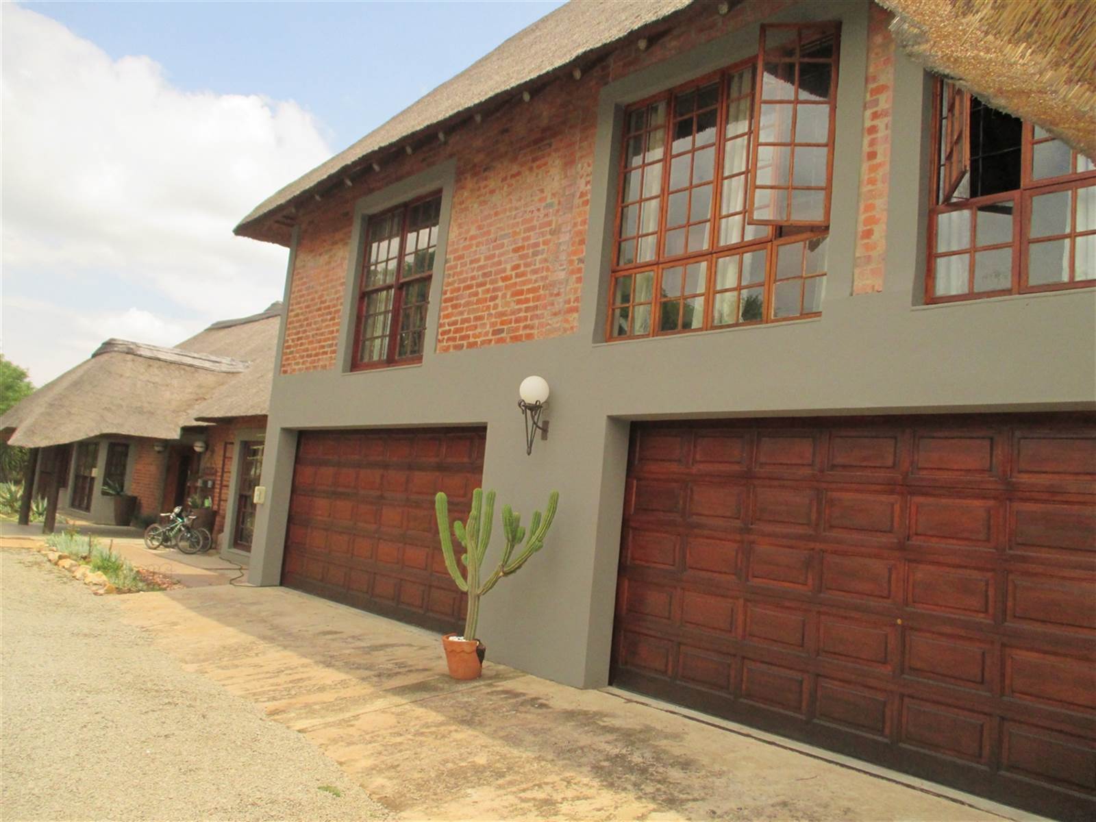 6 Bed House in Leeuwfontein Estate photo number 4