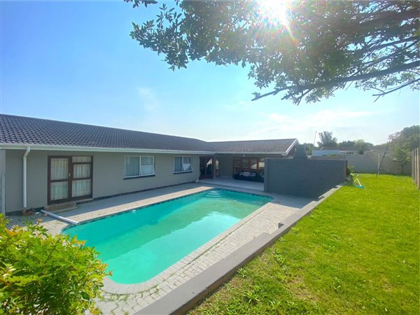 4 Bedroom House 4 Bedroom House