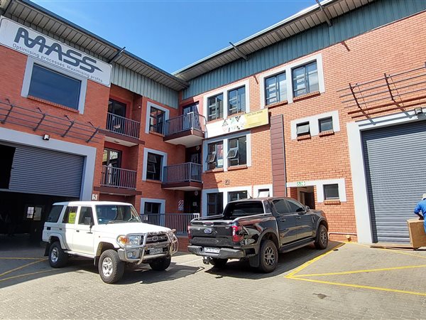 604  m² Industrial space