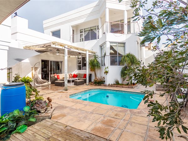 4 Bedroom House 4 Bedroom House