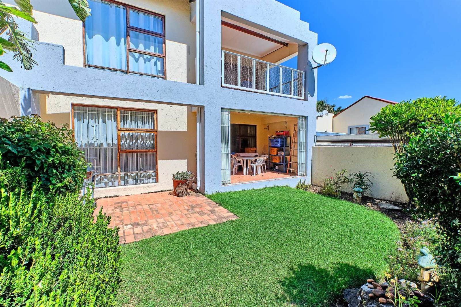 2 Bed Townhouse in Corlett Gardens photo number 1