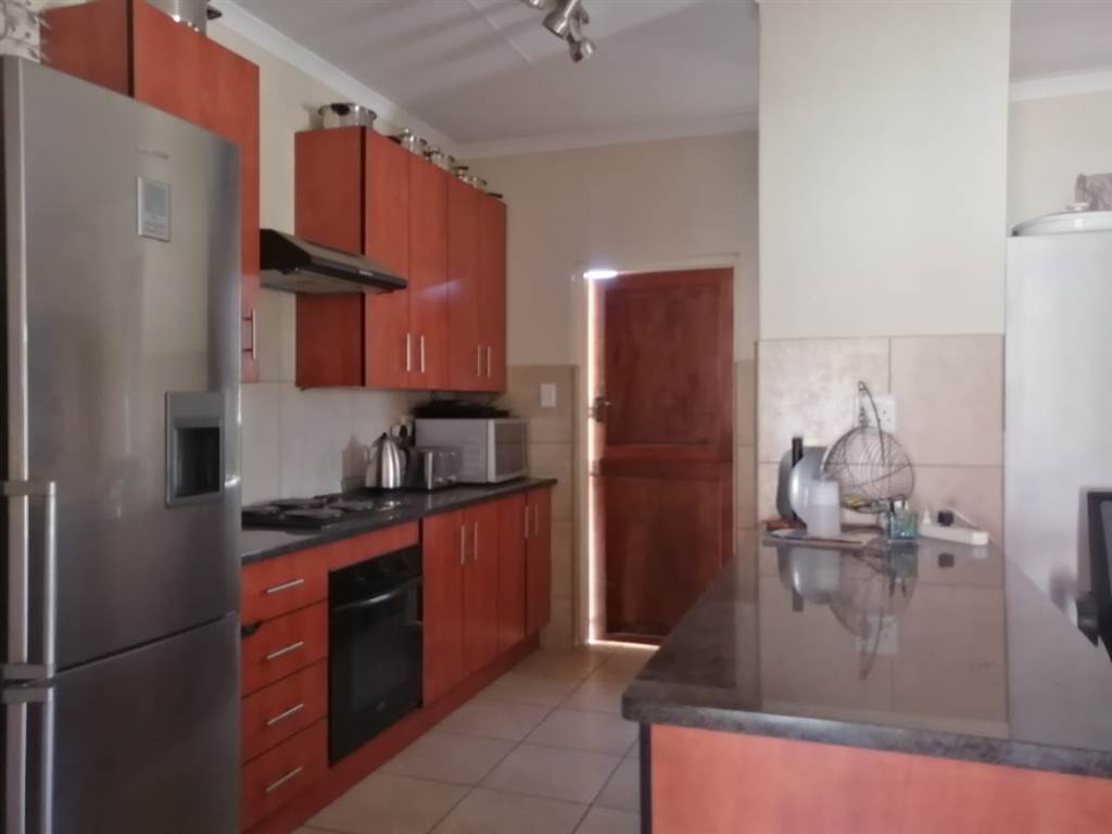 3 Bed Townhouse in Waterkloof East photo number 5