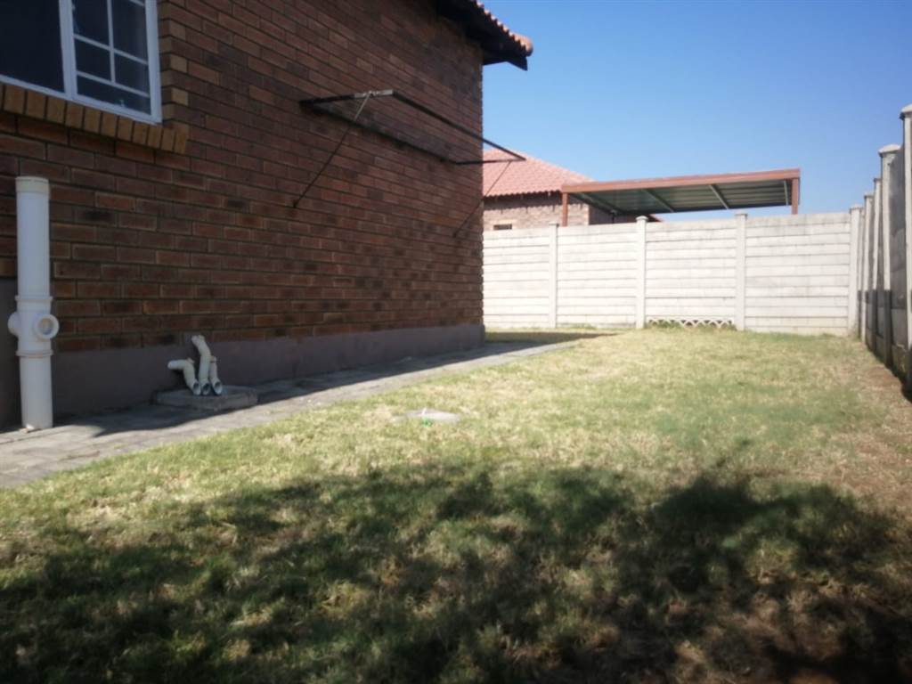3 Bed Townhouse in Waterkloof East photo number 19