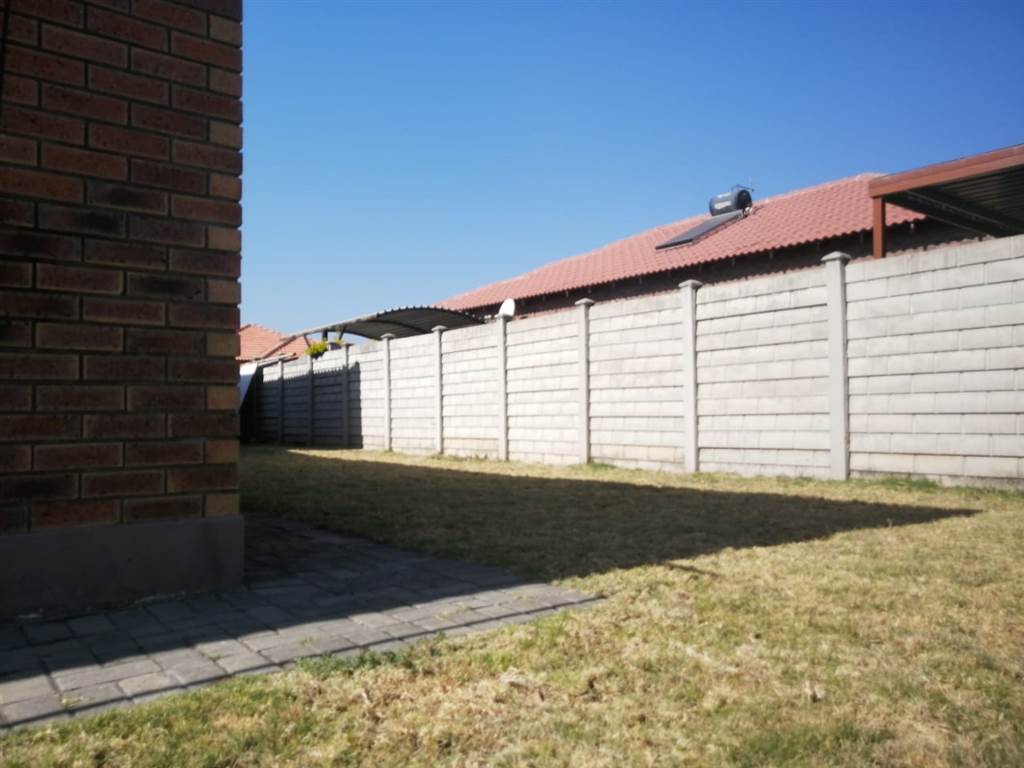 3 Bed Townhouse in Waterkloof East photo number 21