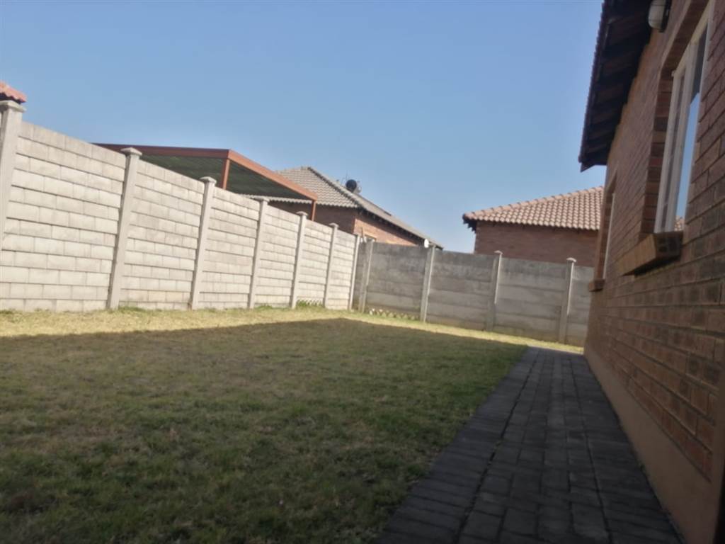 3 Bed Townhouse in Waterkloof East photo number 20