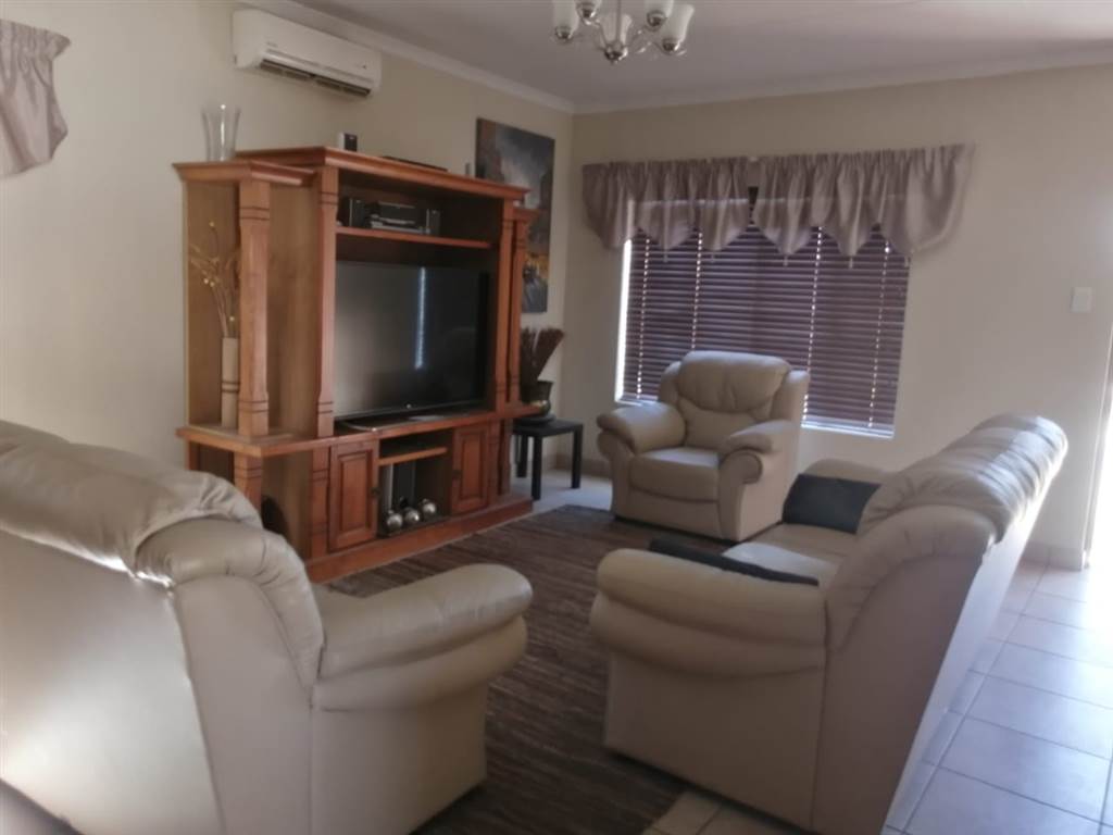 3 Bed Townhouse in Waterkloof East photo number 8