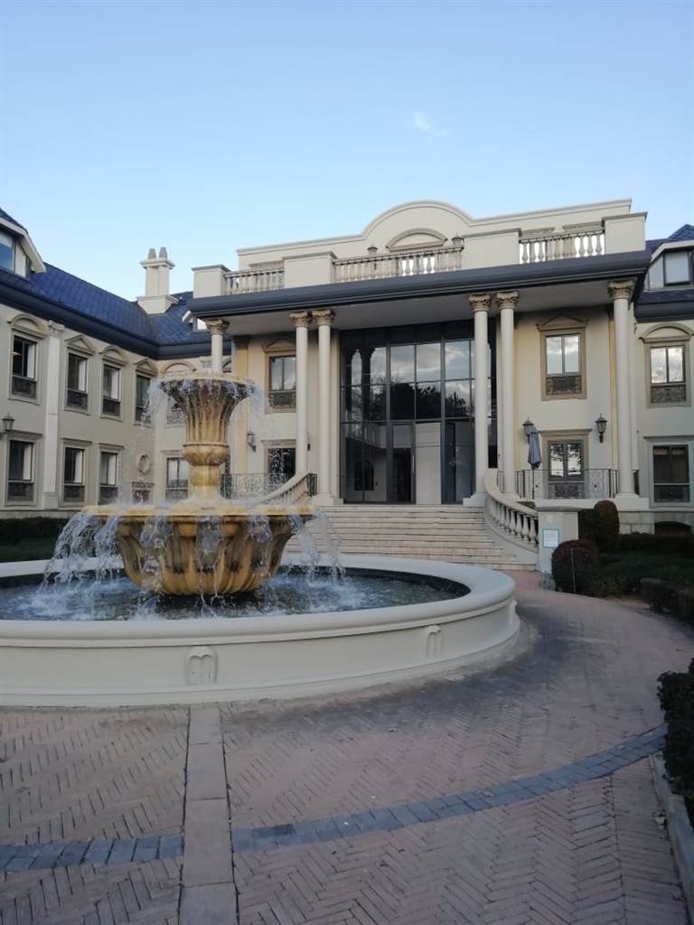 4133  m² Commercial space in Bryanston photo number 1