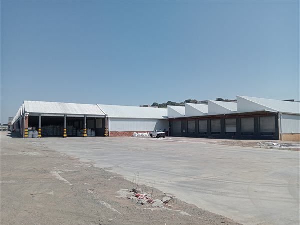 3 280  m² Industrial space
