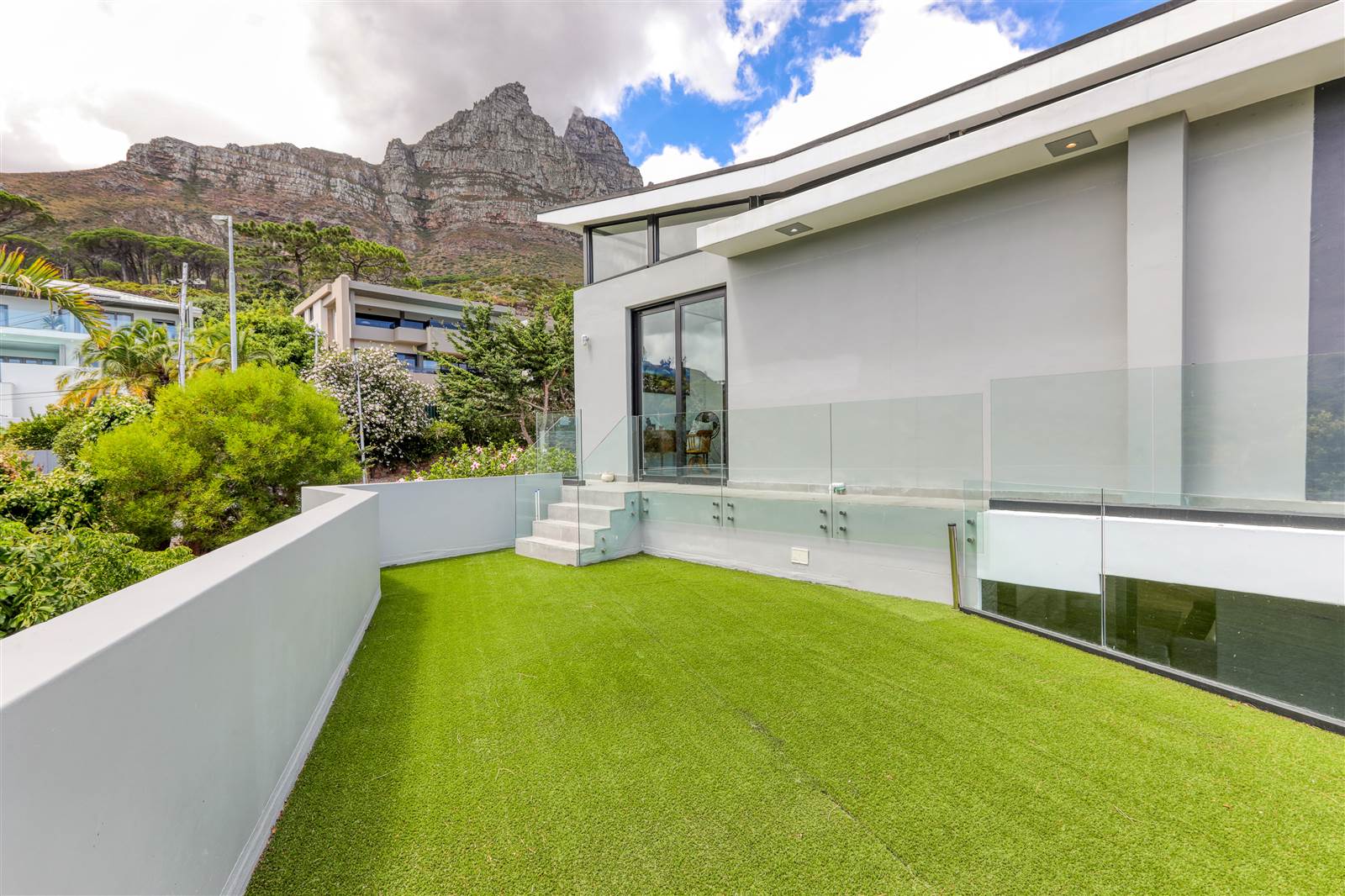 6 Bed House in Camps Bay photo number 29