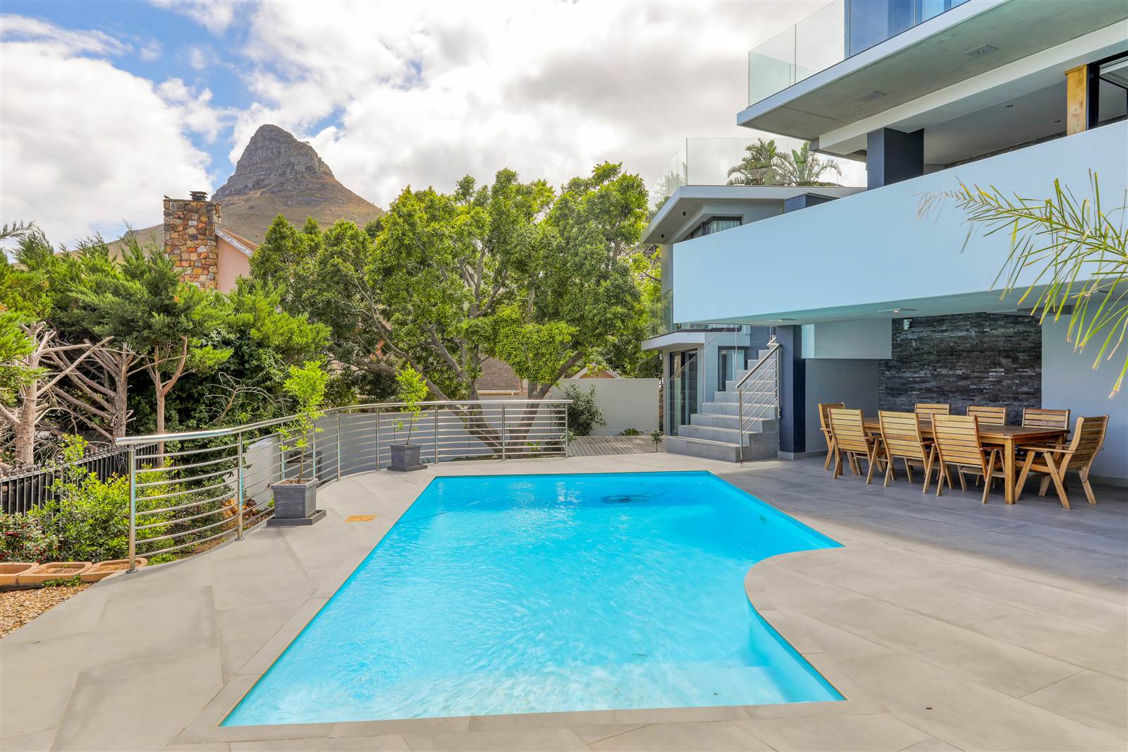 6 Bed House in Camps Bay photo number 26