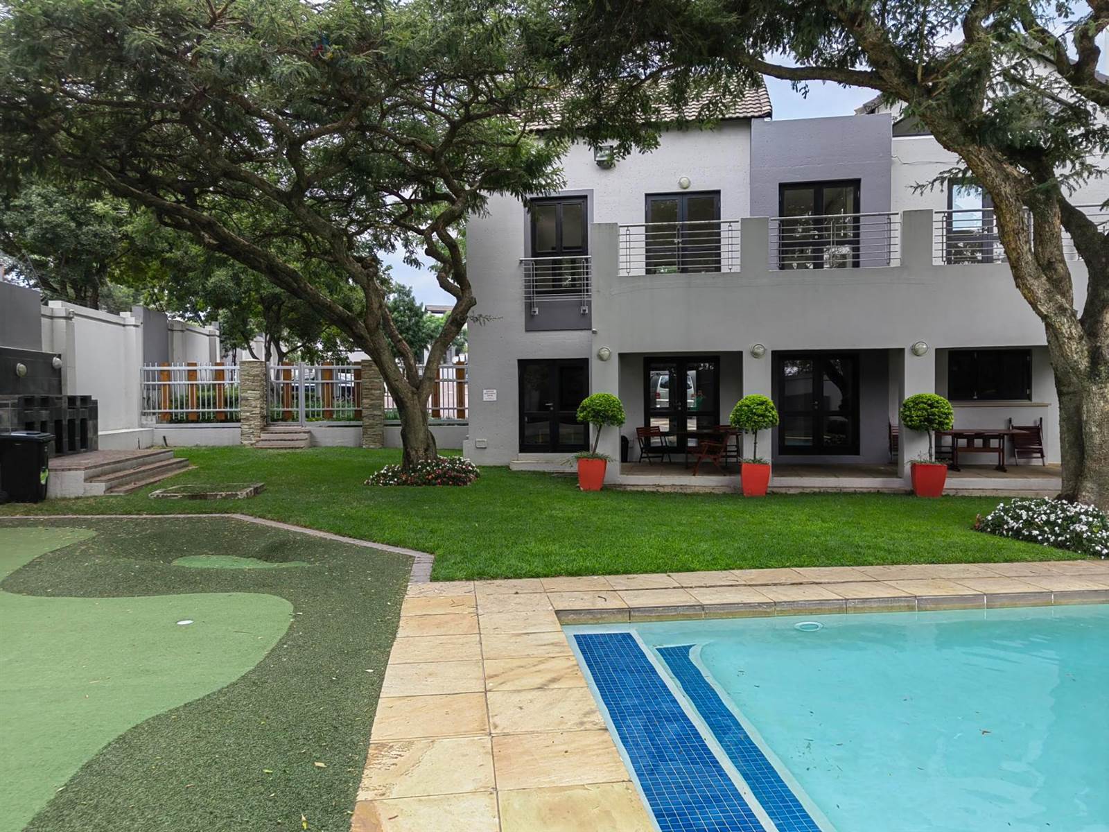 1 Bed Apartment in Douglasdale photo number 16