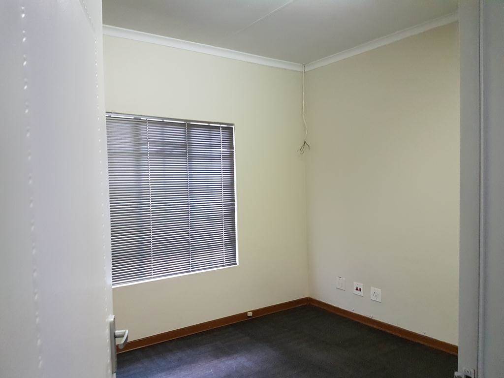 105  m² Commercial space in Westdene photo number 16