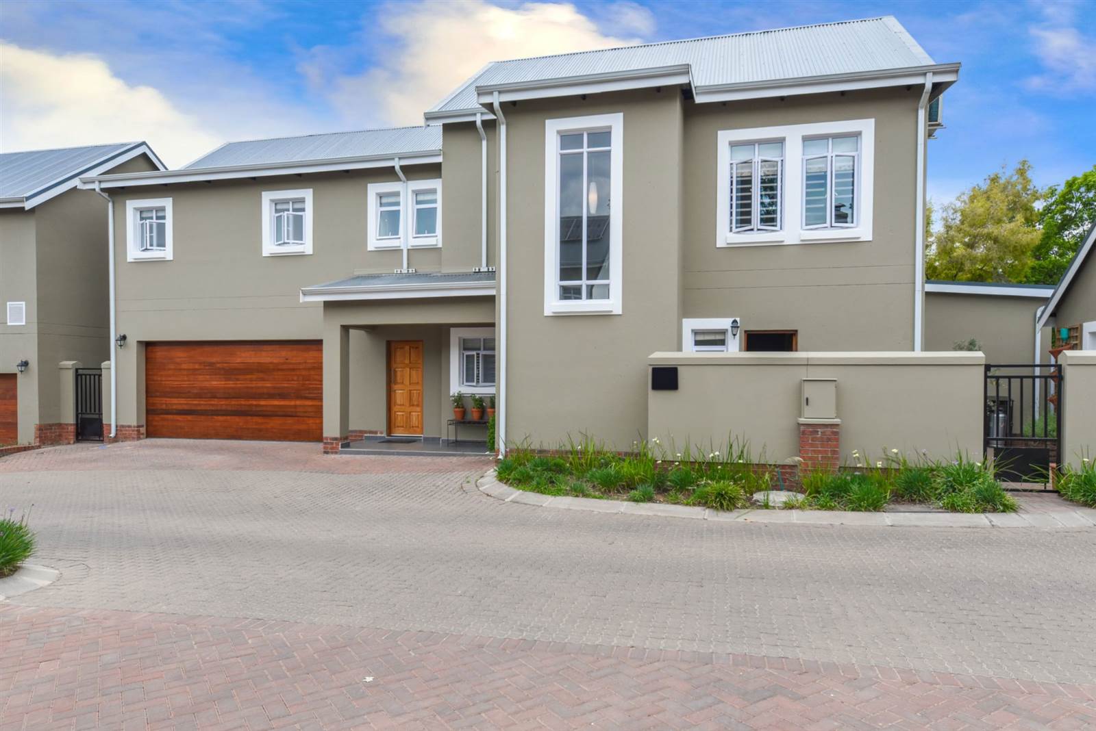 3 Bed Townhouse in Douglasdale photo number 28