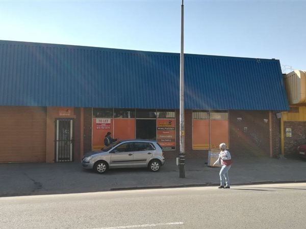 305 m² Retail Space 305 m² Retail Space