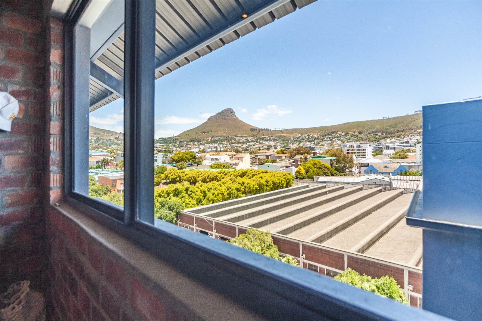2 Bed Apartment in Cape Town City Centre photo number 30
