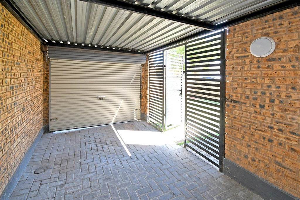 2 Bed Townhouse in Roodepoort Central photo number 21