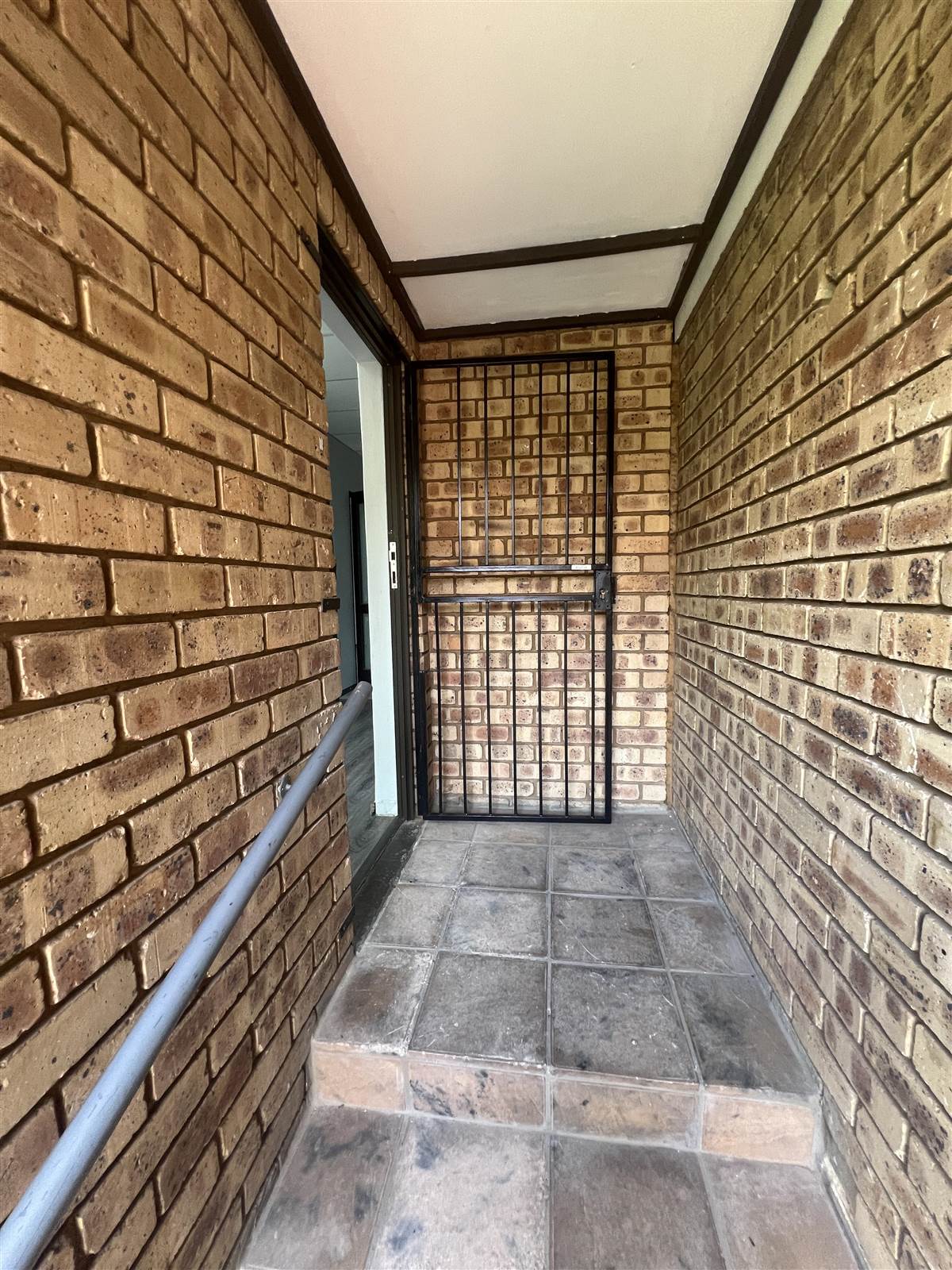 105  m² Commercial space in Garsfontein photo number 3