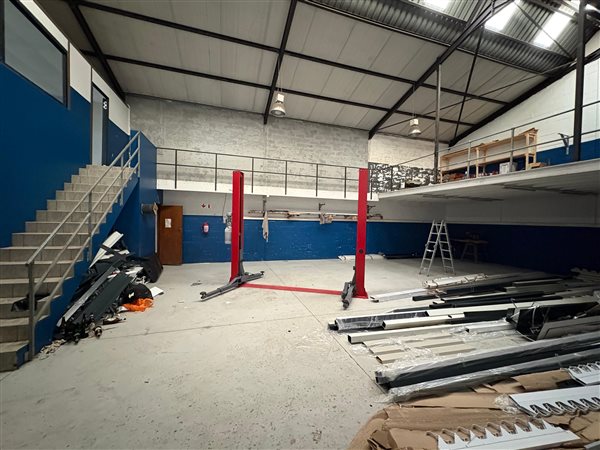 290 m² Industrial space 290 m² Industrial space
