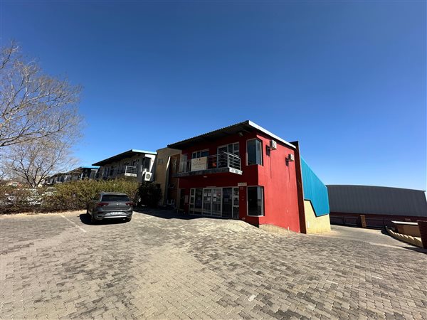 648  m² Industrial space