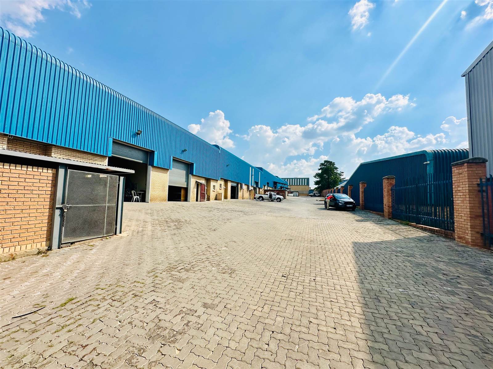 648  m² Industrial space in North Riding photo number 4