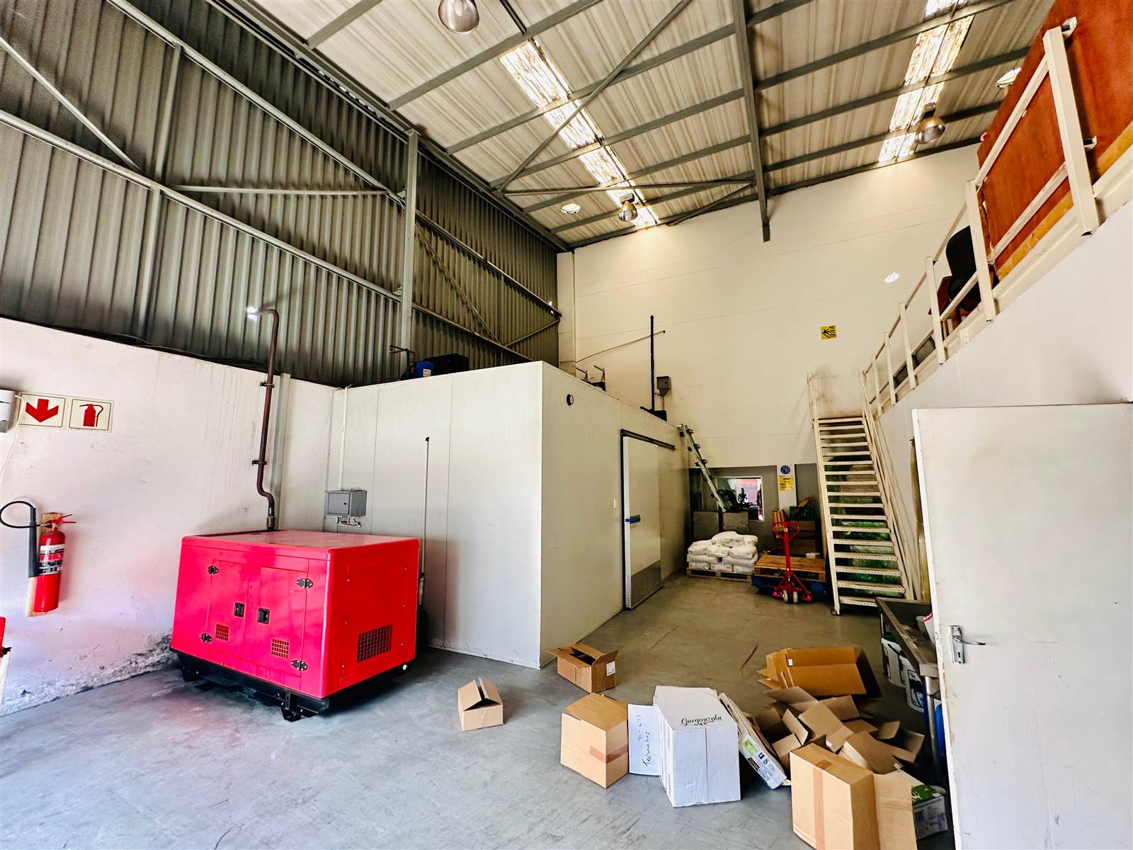 648  m² Industrial space in North Riding photo number 13
