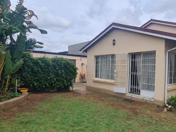 5 Bedroom House 5 Bedroom House