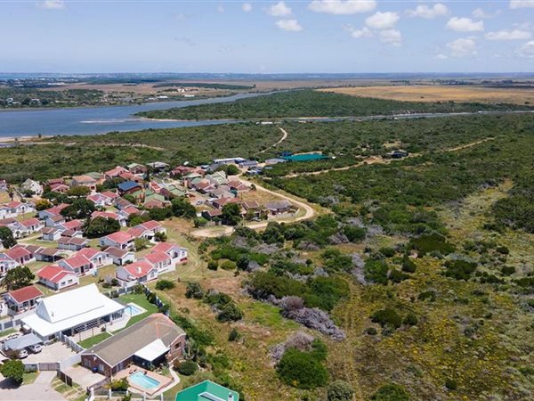 39.5 ha Land available in Aston Bay