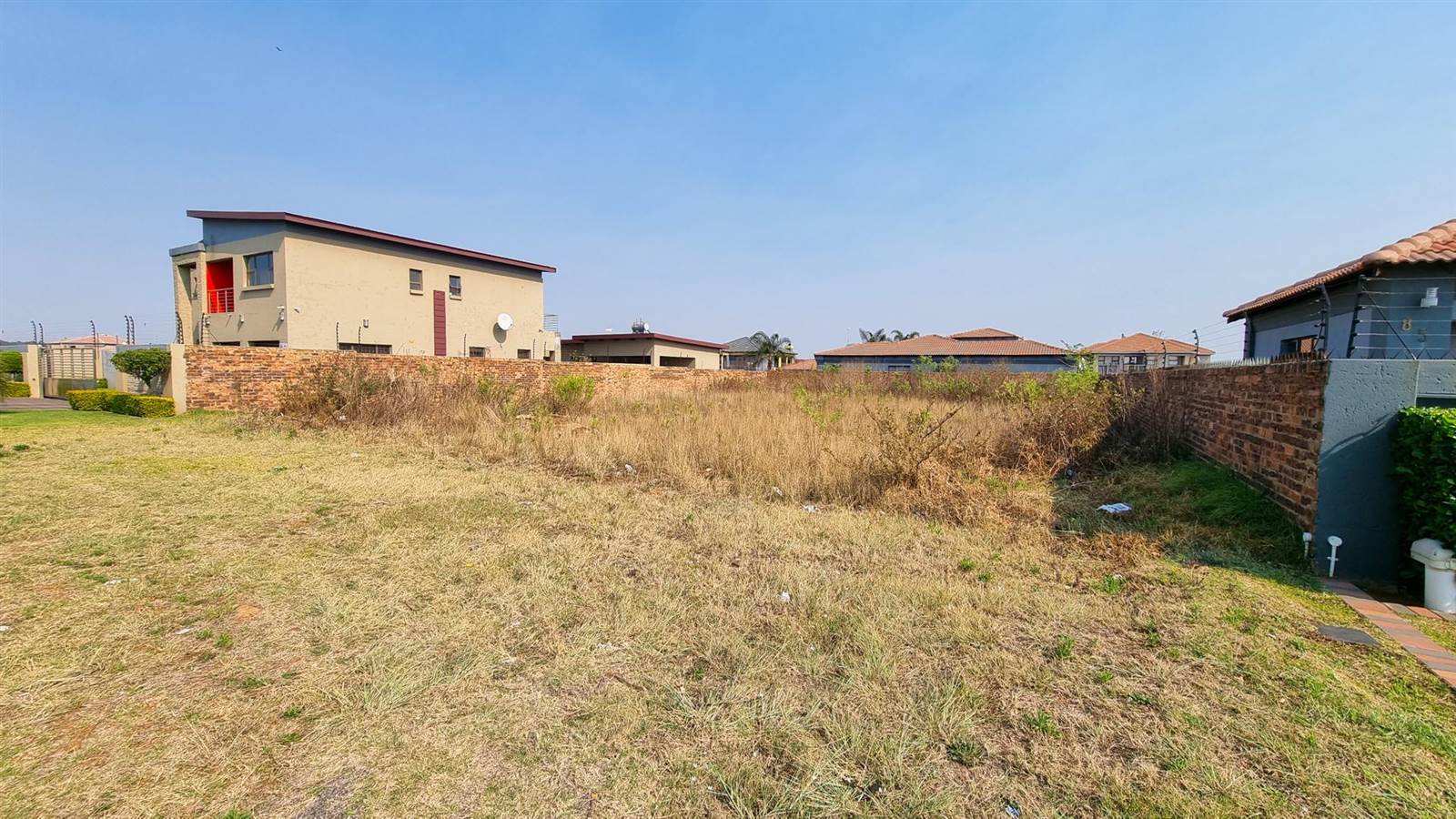 666 m² Land available in Aerorand photo number 2