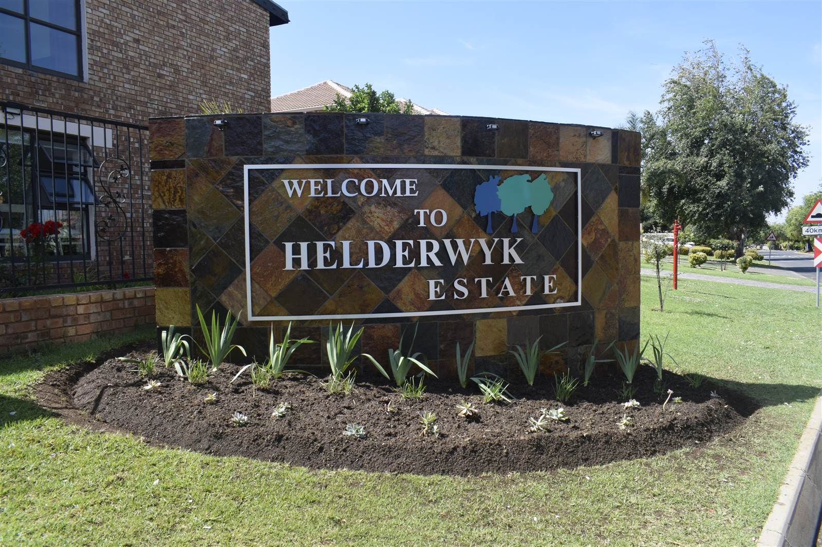2 Bed Townhouse in Helderwyk photo number 18