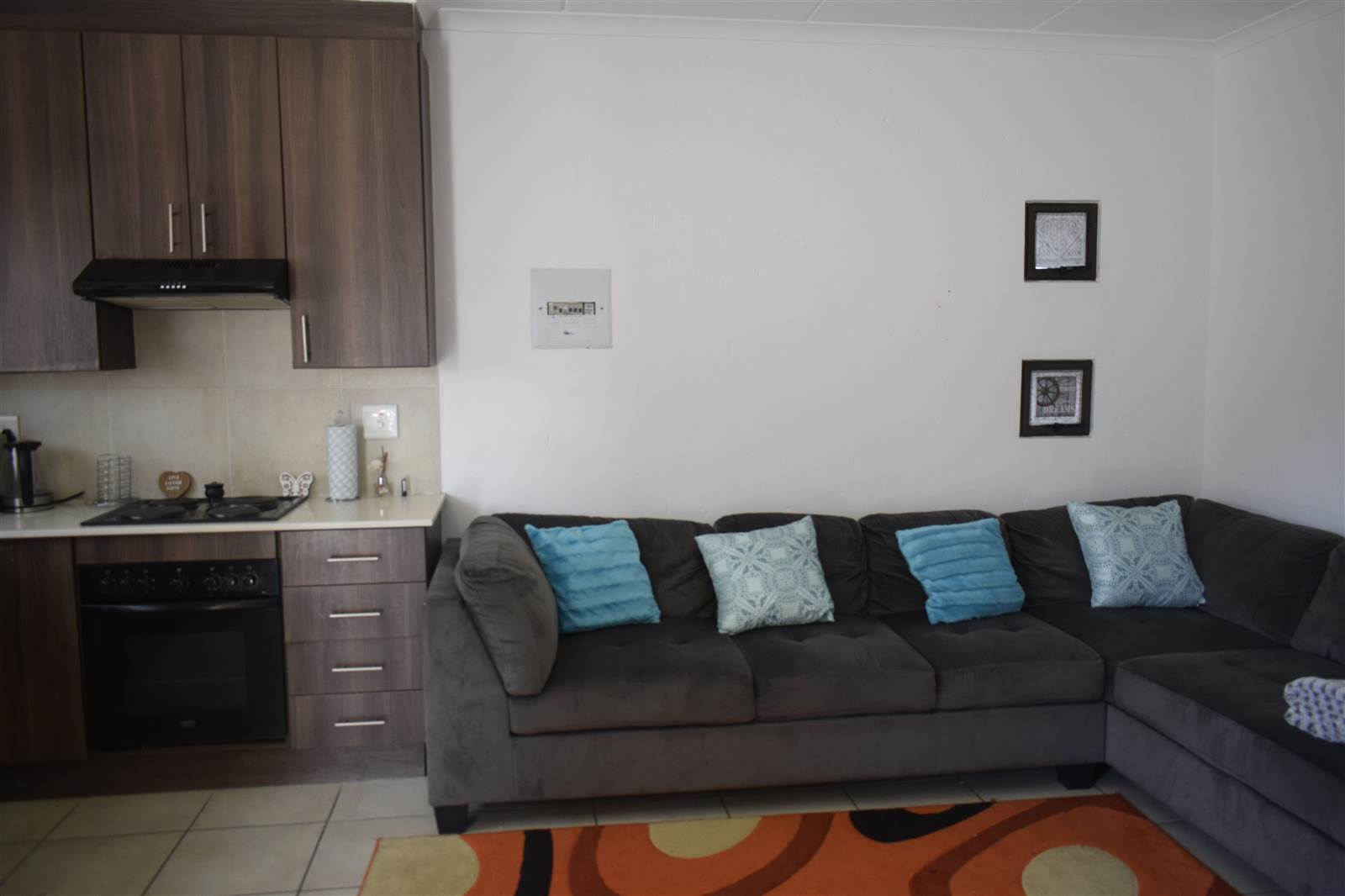 2 Bed Townhouse in Helderwyk photo number 6