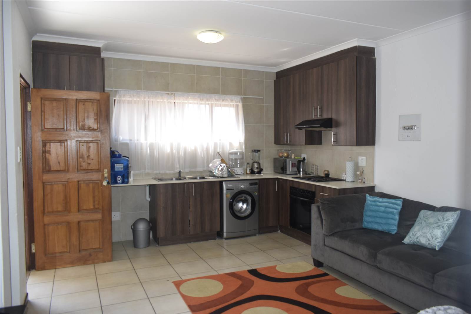 2 Bed Townhouse in Helderwyk photo number 5