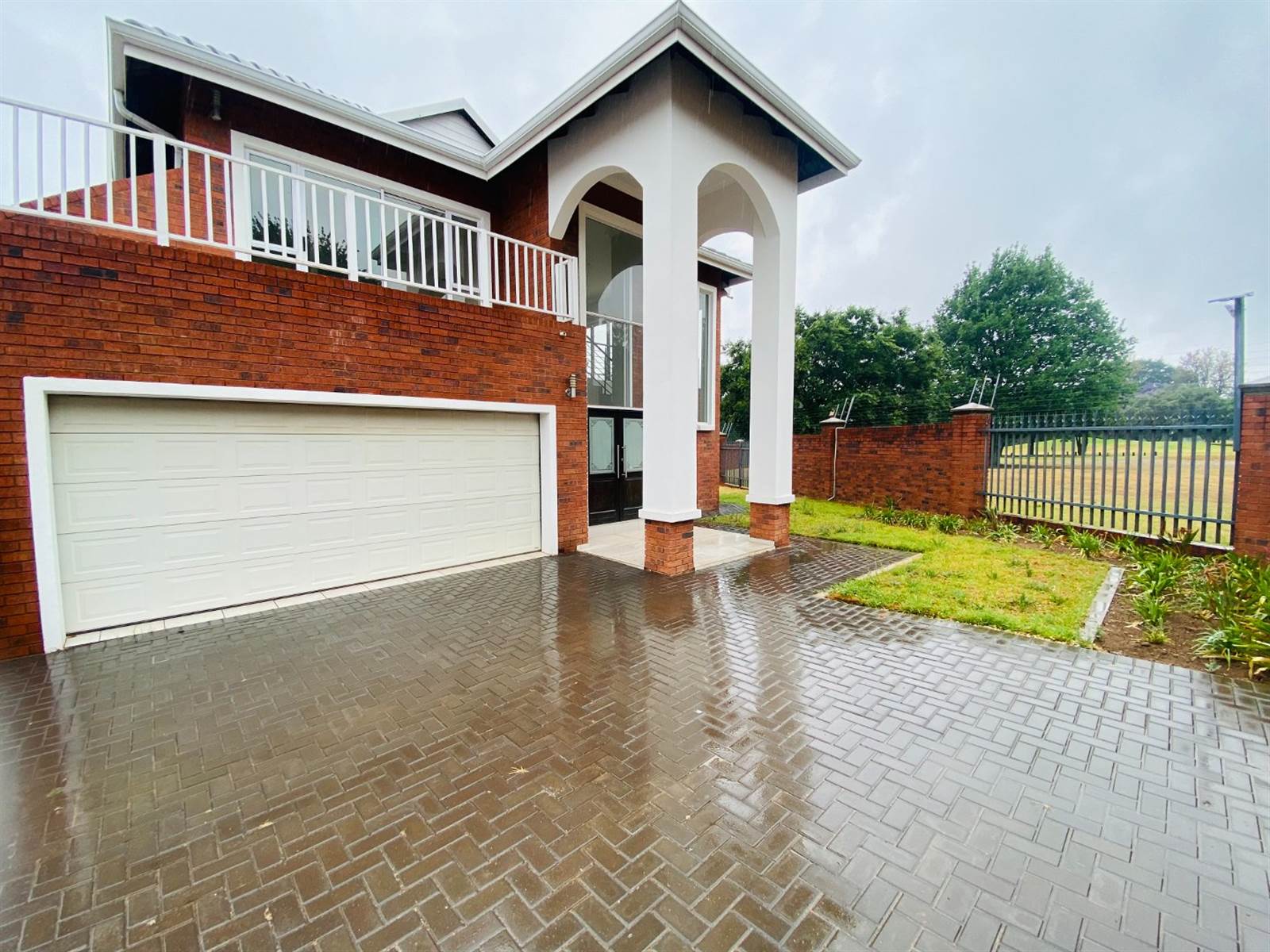 4 Bed House in Benoni Country Club photo number 2