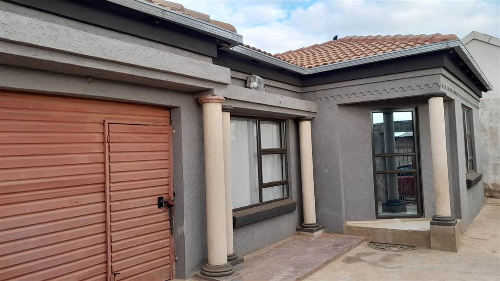 2 Bed House in Mamelodi East photo number 1