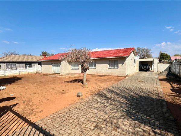 4 Bedroom House 4 Bedroom House