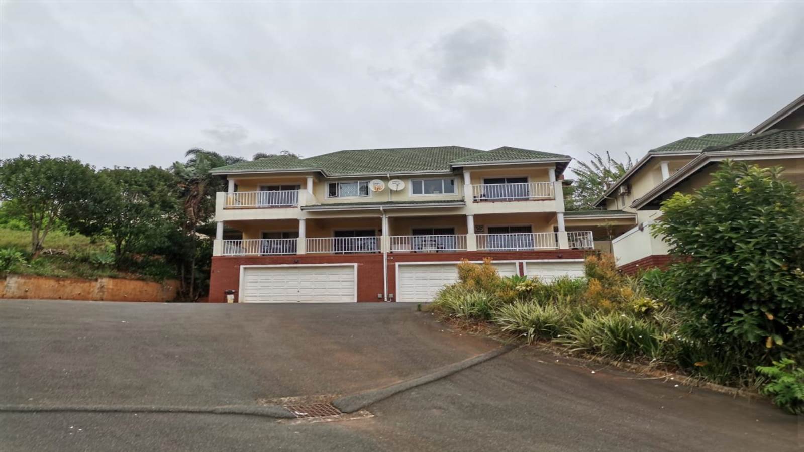 42 Bed Townhouse in Mt Edgecombe photo number 15
