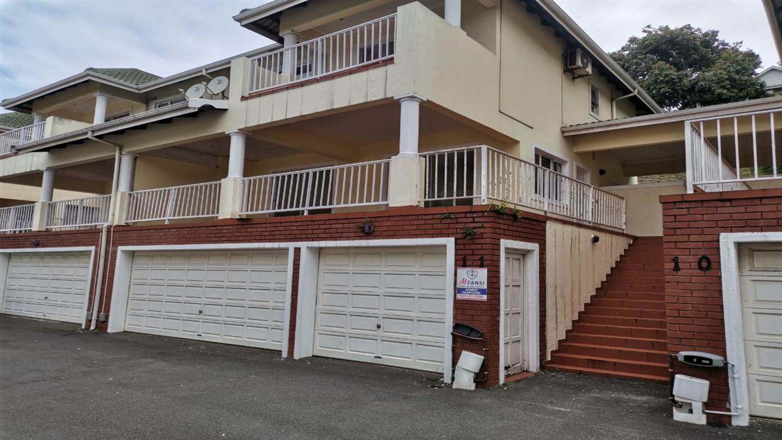 42 Bed Townhouse in Mt Edgecombe photo number 3