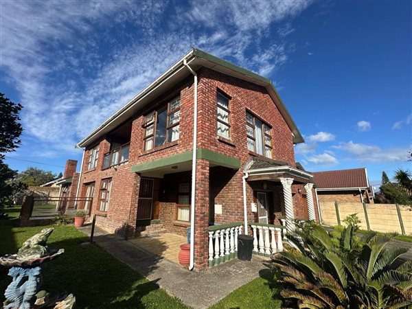 4 Bedroom House 4 Bedroom House