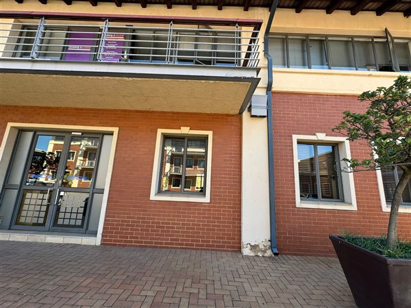 238  m² Commercial space in Sunninghill